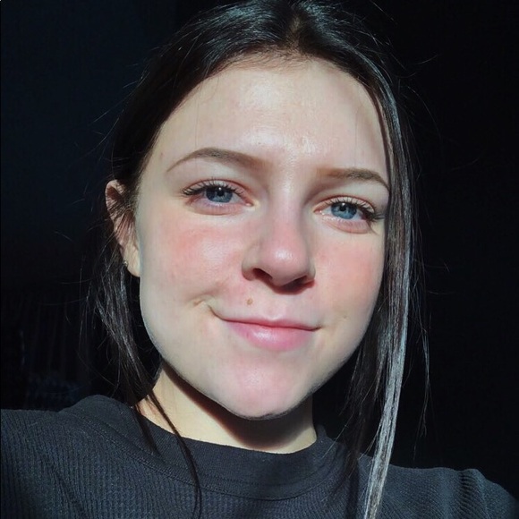 Meet your Posher, Jaelyn - Picture 1 of 4